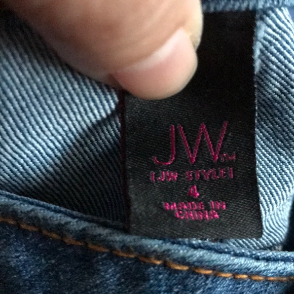 New with tag blue jeans Capri - Picture 2 of 4